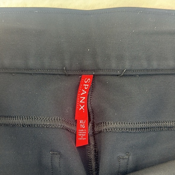 Spanx Pull On Cropped Ponte Pants - Picture 5 of 5